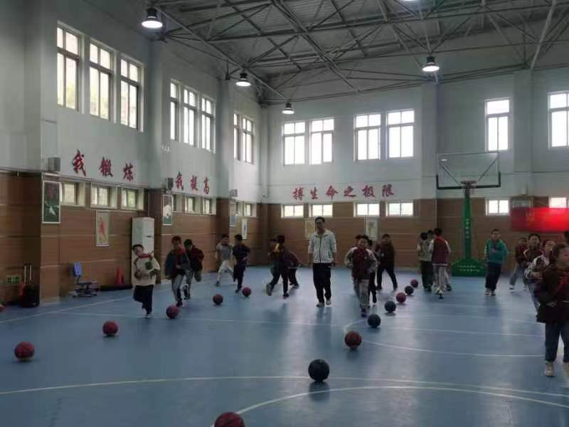 【星光摄小】摄山星城小学体育组开展教研活动