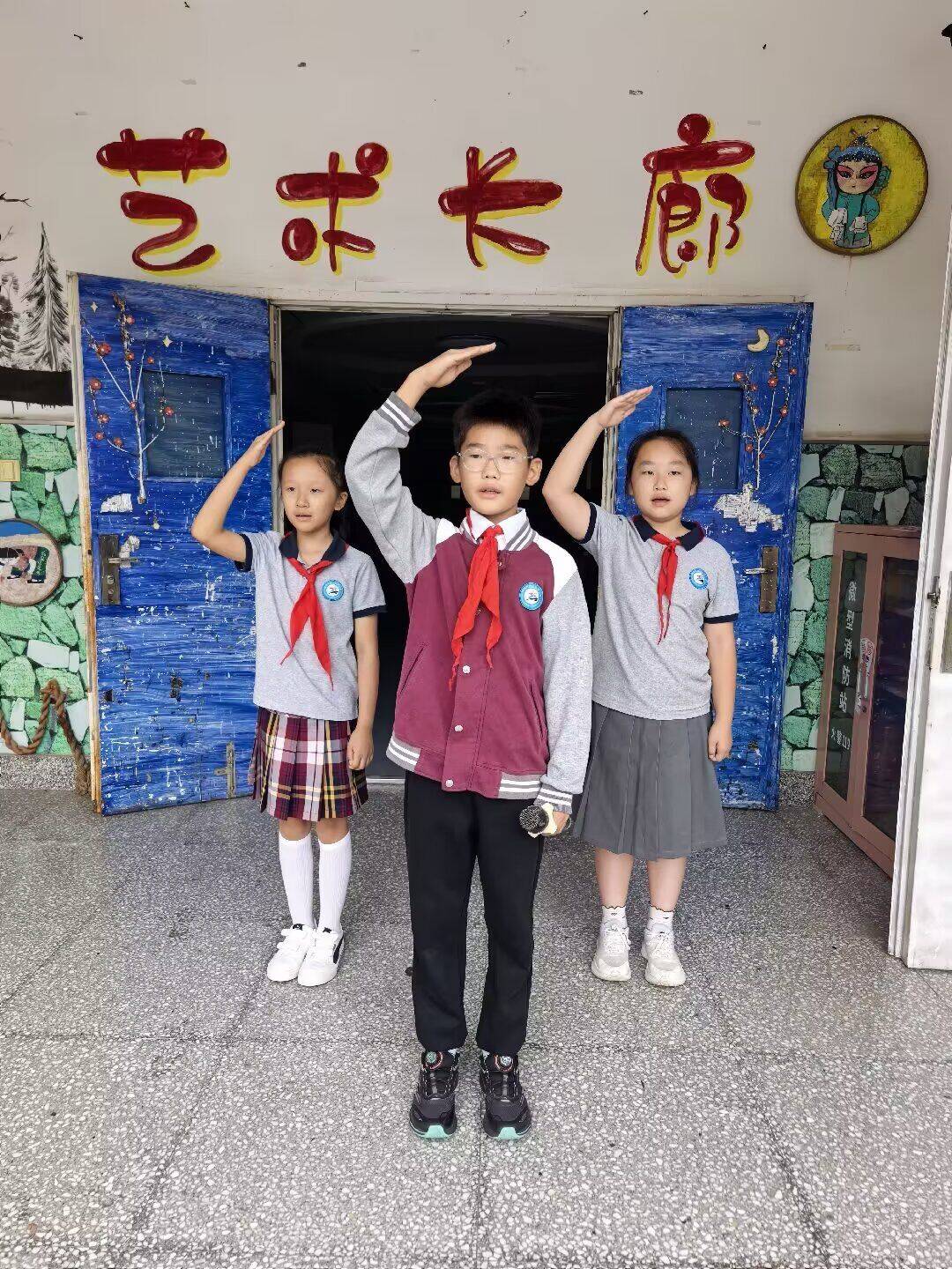 升旗手介绍.jpg