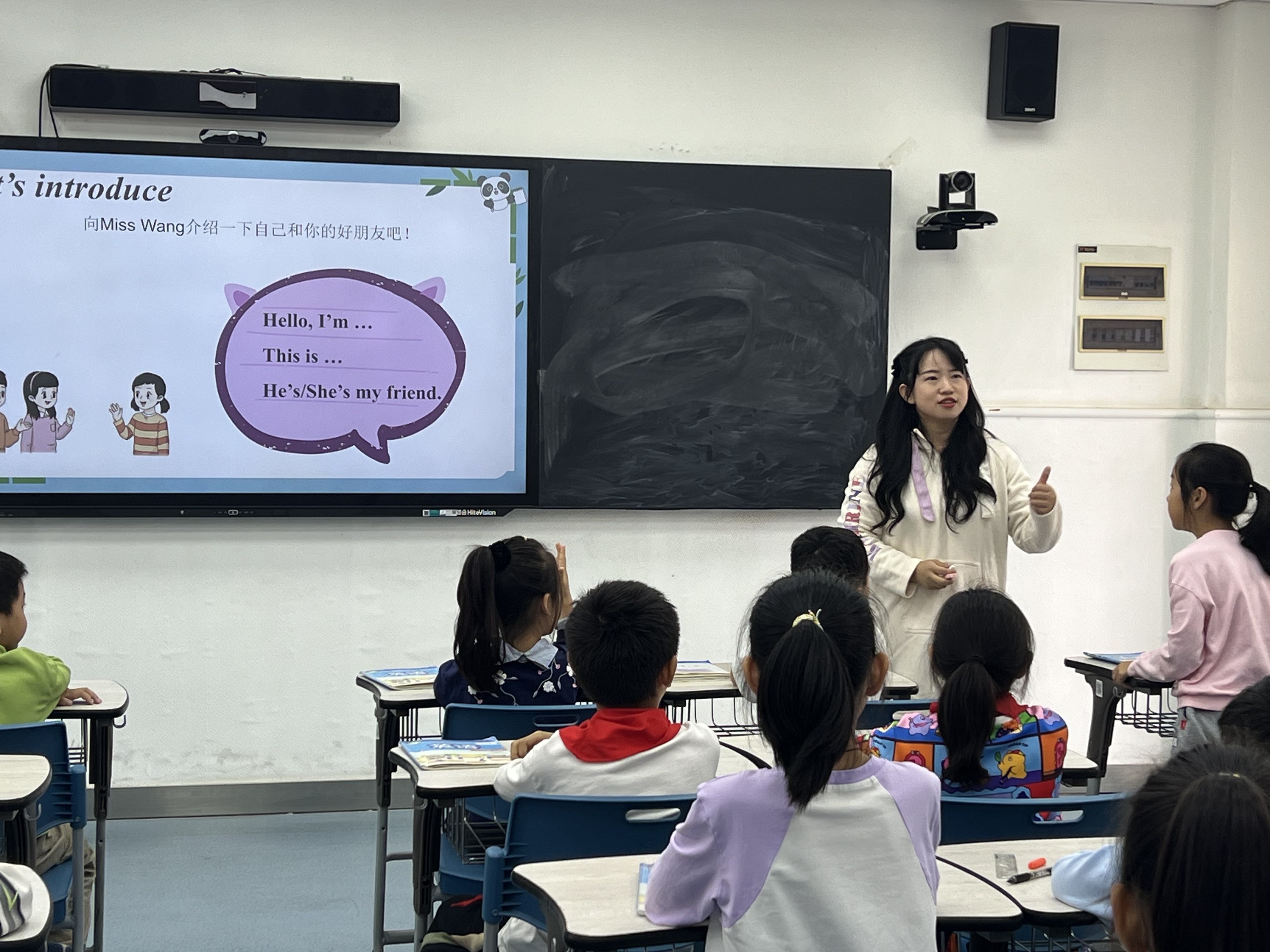 1.王雯倩老师上课.png