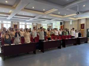 【摄小党建·师德师风】筑牢师德根基，涵养育人正气 —— 摄小天佐路分校开展 2025-2026 学年第一学期师德师风专题培训