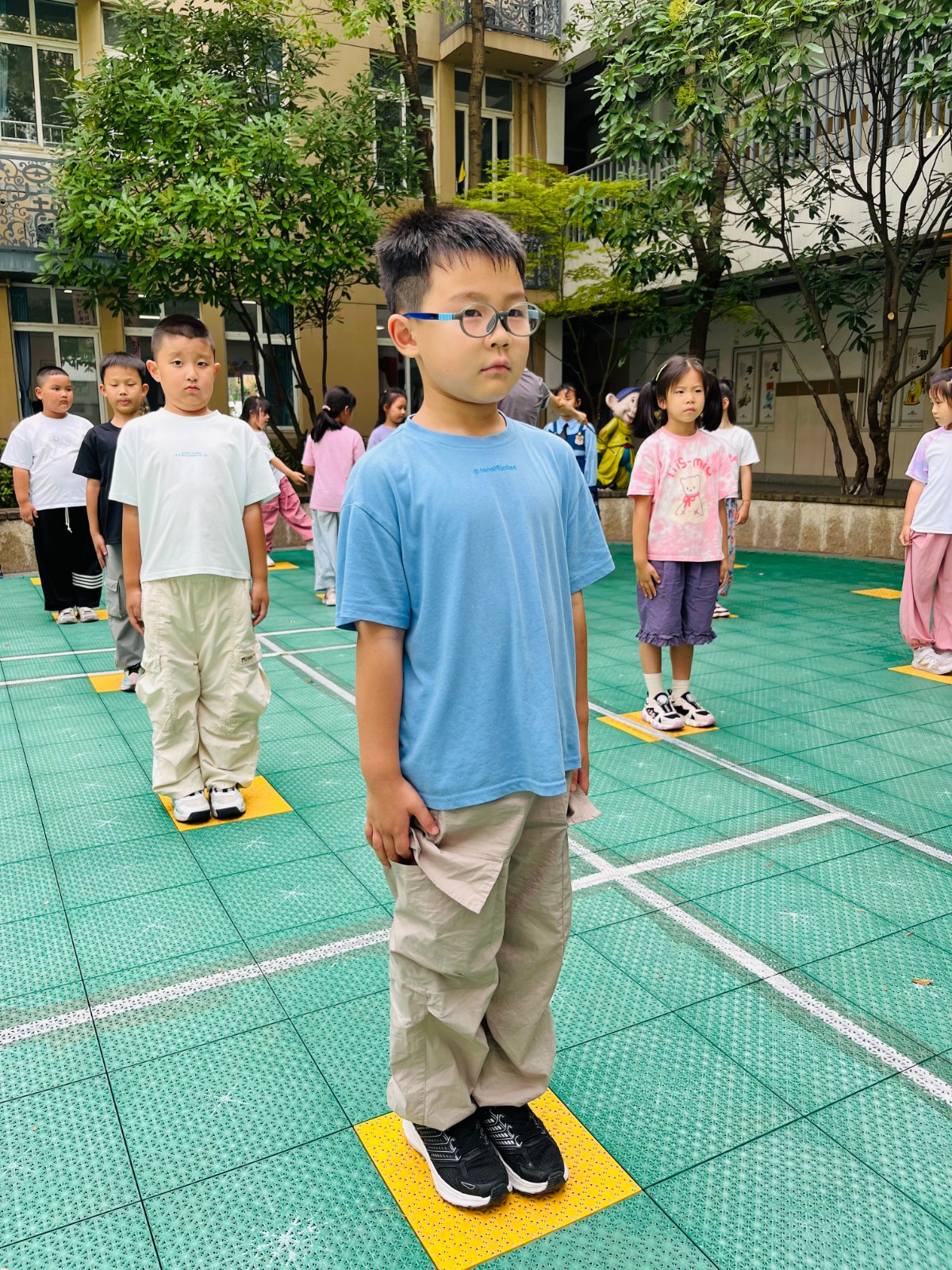 站队整齐1.jpg