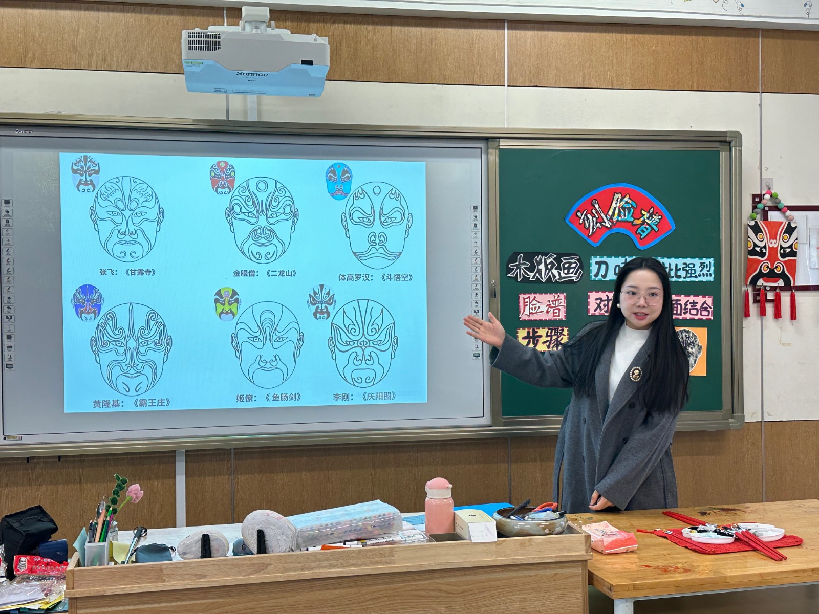4杜新新上课.jpg