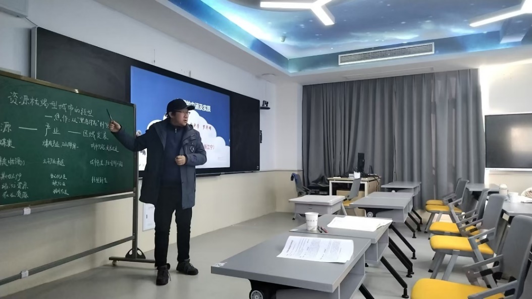 【罗华明名师工作室系列报道】研制好课学科育人_html_1151cf6a.jpg