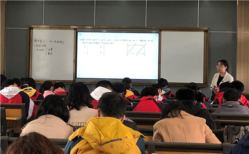 2 赵老师授课.jpg