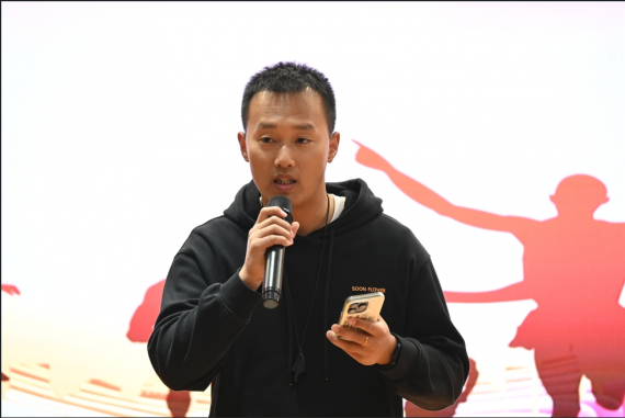 周云名师工作室_html_5e583111.jpg