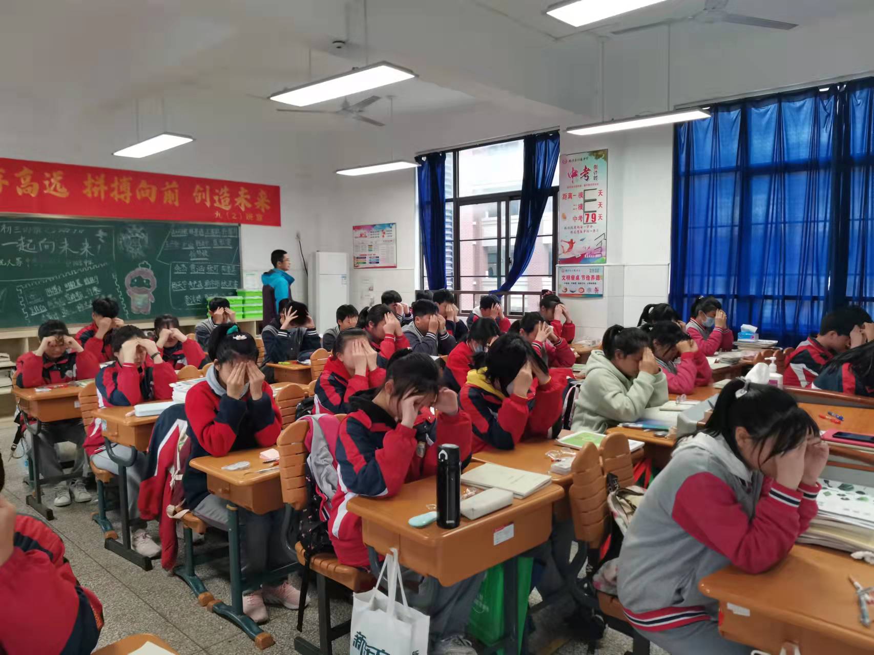 九年级复课新闻稿_html_m448ef8cb.jpg