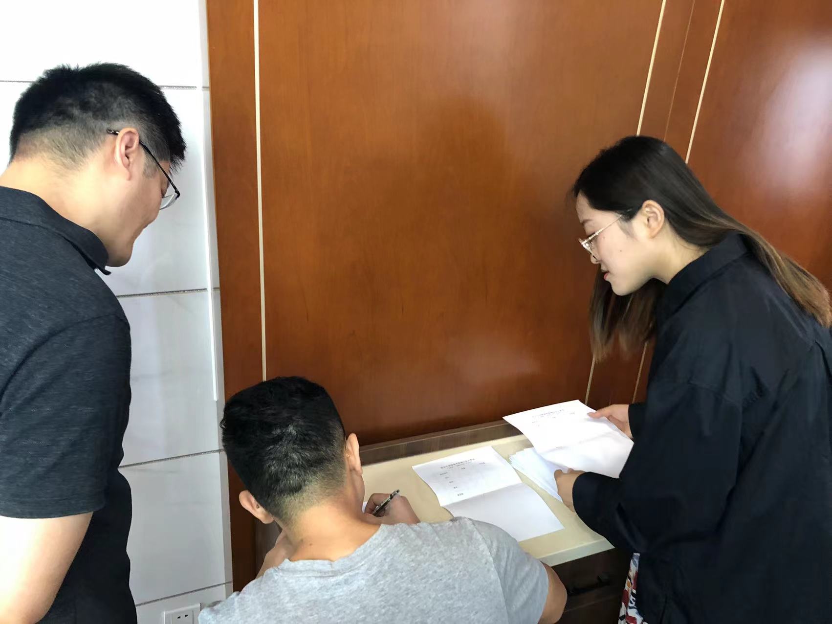教代会新闻稿_html_m3da9794e.jpg