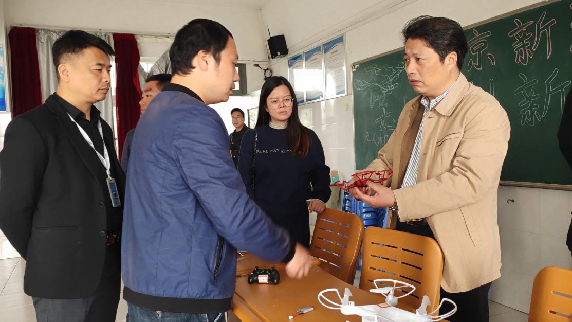 无锡成职院来访通讯稿（改）_html_m4aad0bb.jpg