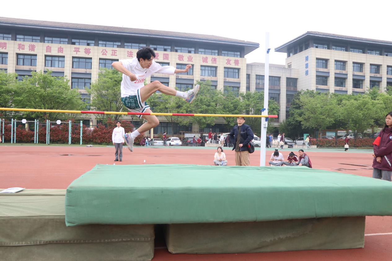 第四十九届春季运动会_html_m24a56caf.jpg