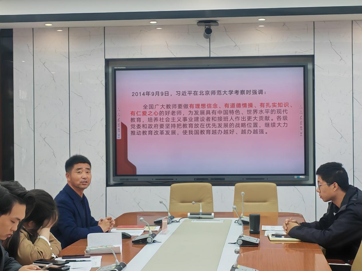相伴同行，高质量陪伴——浅议班主任的专业道德_html_m72128a9b.jpg