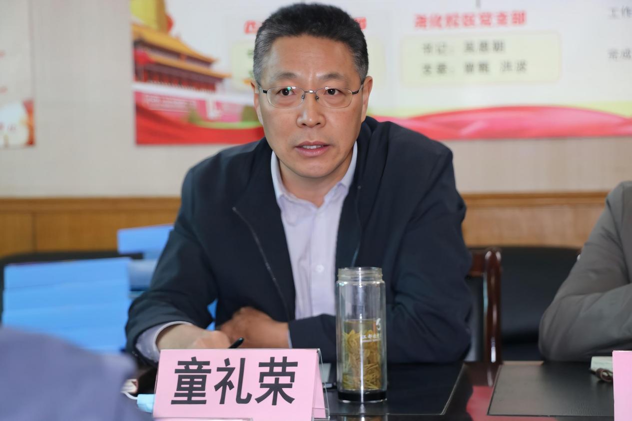 （新闻版）江苏省教育厅领导视察南京新港中等专业学校_html_559697bb.jpg