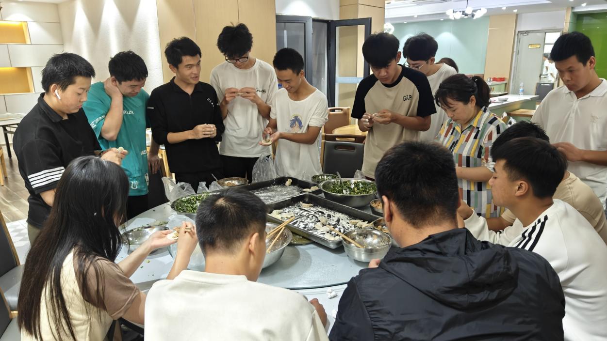 青春同行，欢度中秋——青海班学生中秋互动活动圆满结束_html_m4947023c.jpg