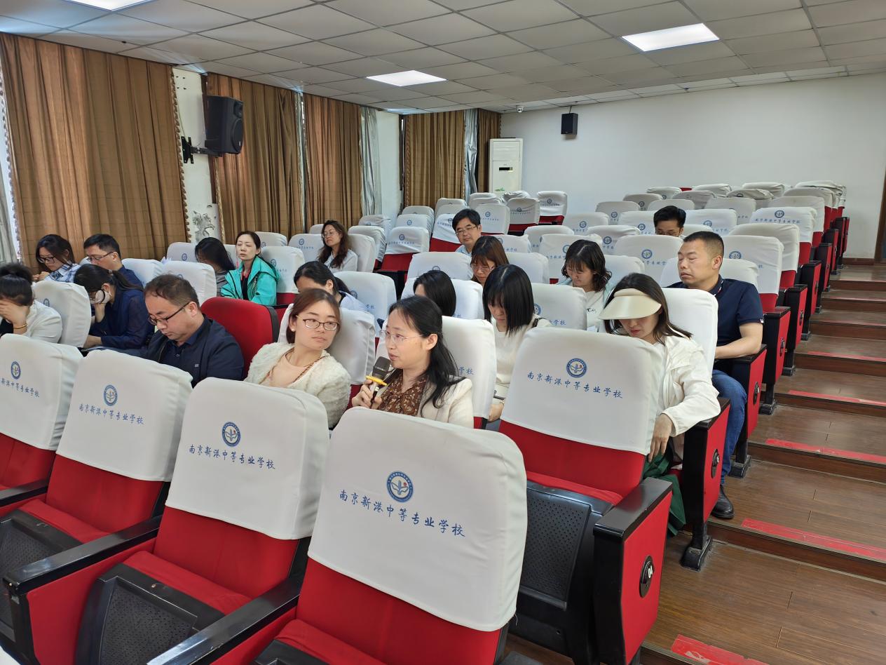 以研兴教，共筑教育新篇章——南京新港中专电子教研组市级教研活动_html_203d5e23.jpg