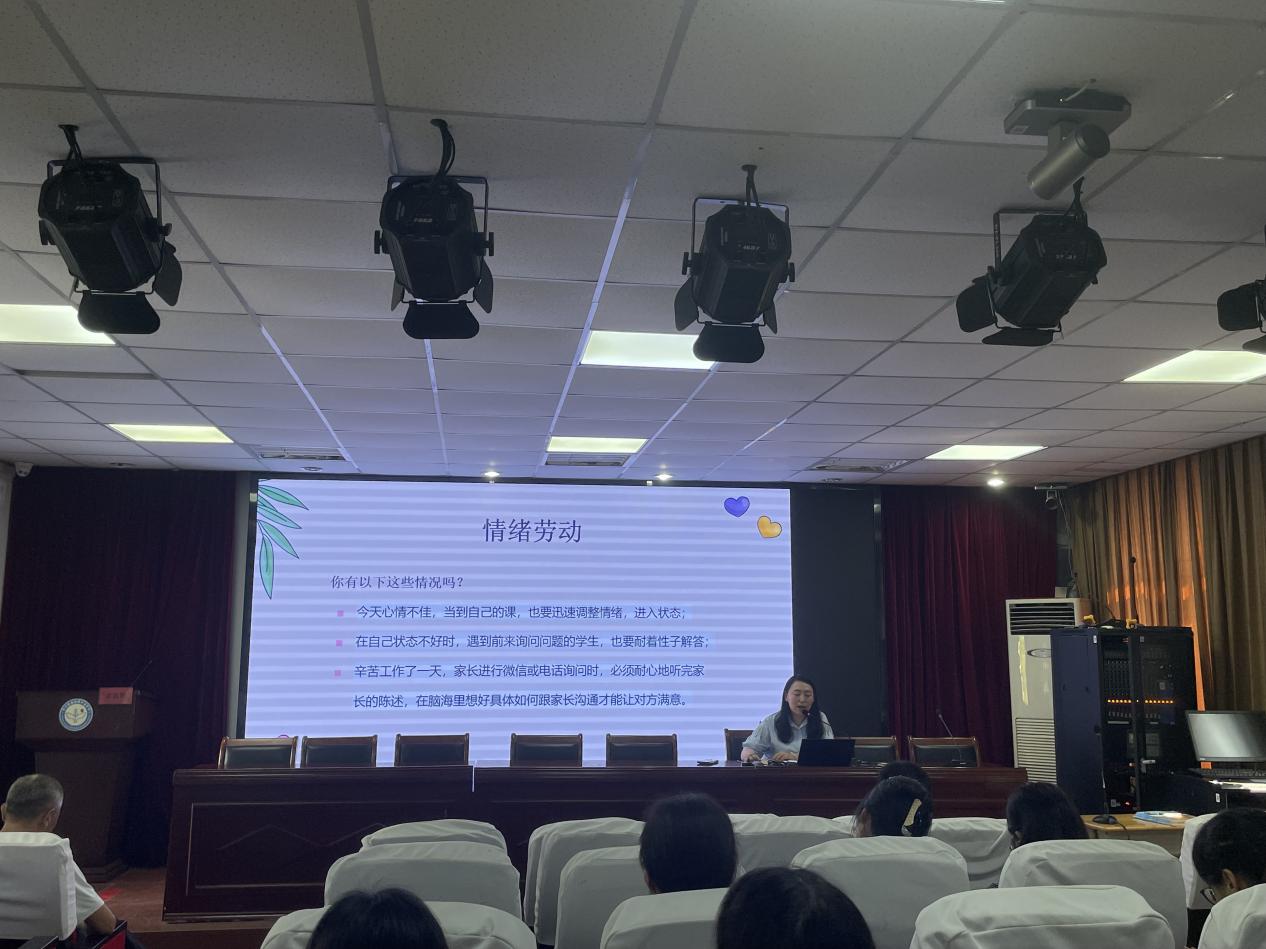 南京新港中等专业开设区级心理教研活动_html_138eb83e.jpg