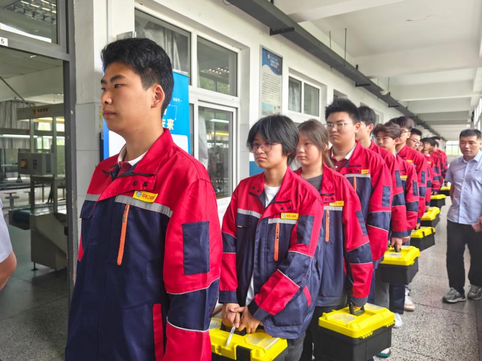 匠心筑梦 技创未来_html_m7ed83c3e.jpg