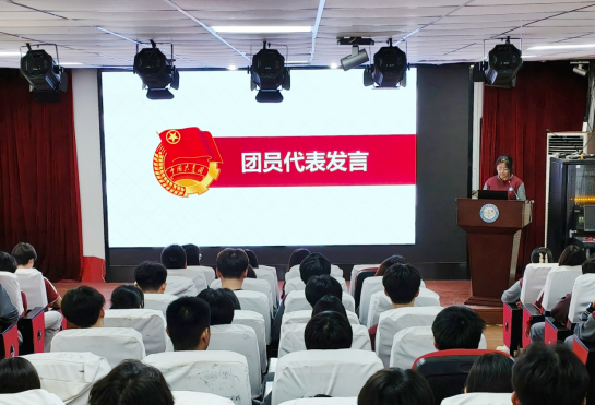 佩戴团徽承使命_html_m102ee20c.png