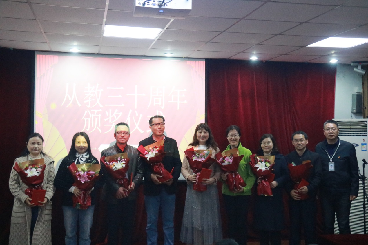 薪火相传 携手共进02_html_192fc2b7.jpg
