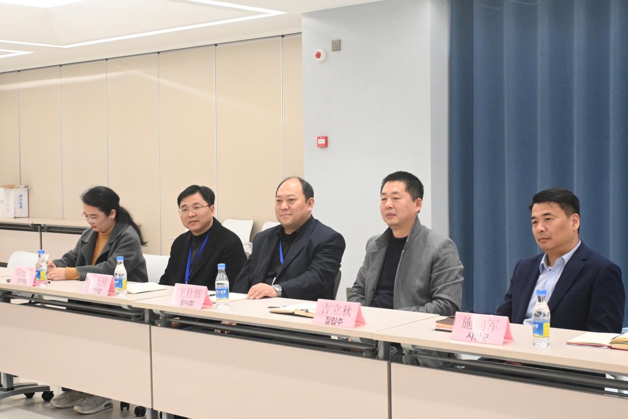 12月8日  与韩国国立忠北大学举行战略合作签约仪式：交流共进 协同发展_html_m15930389.jpg