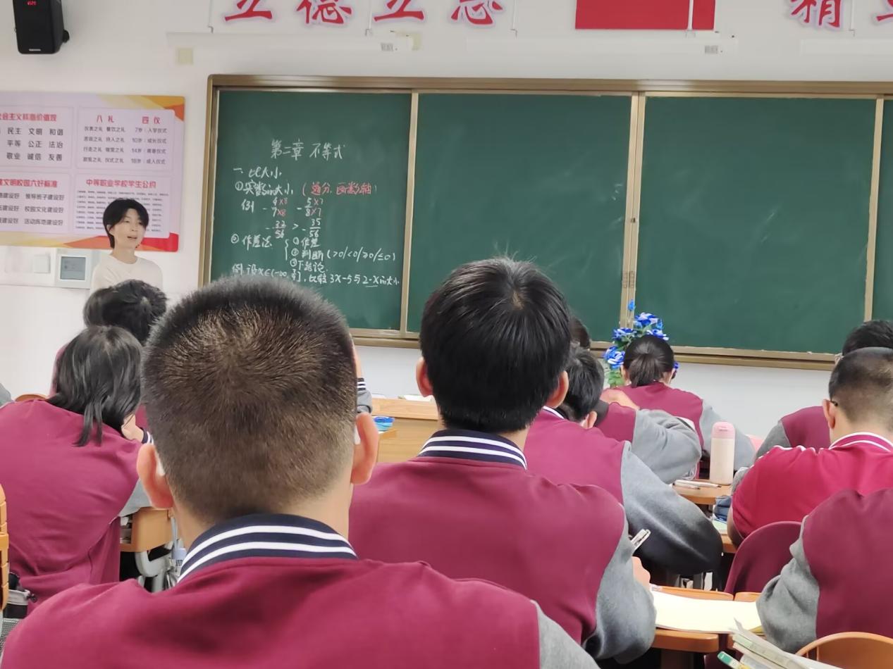 推门听课促成长 把脉课堂助提升_html_m6baf7e3c.jpg
