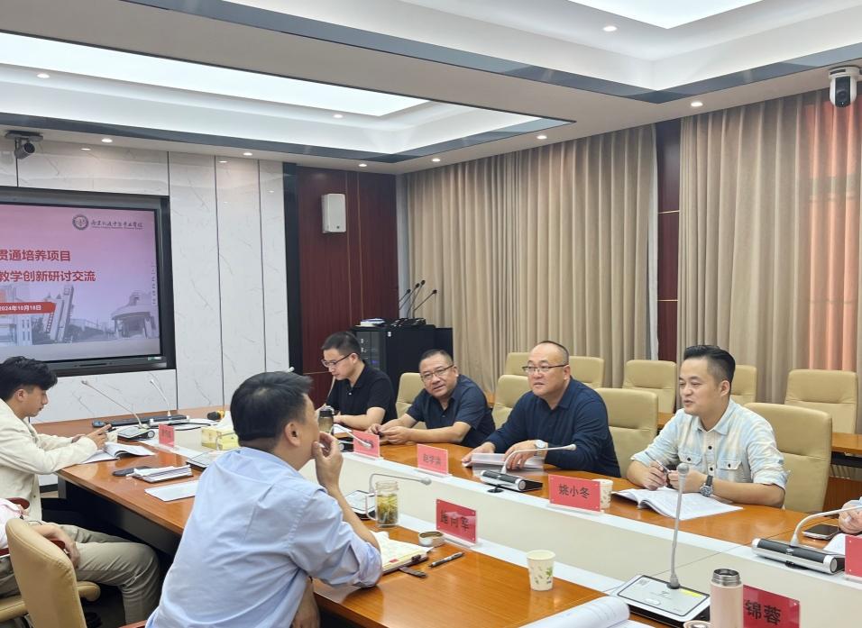 10月20日 中高职贯通新起点，“开学第一课”启征程_html_m8063c68.jpg