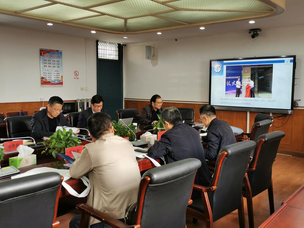 【活力新港】南京新港中专校学生创业基地迎来市专家组的实地考察