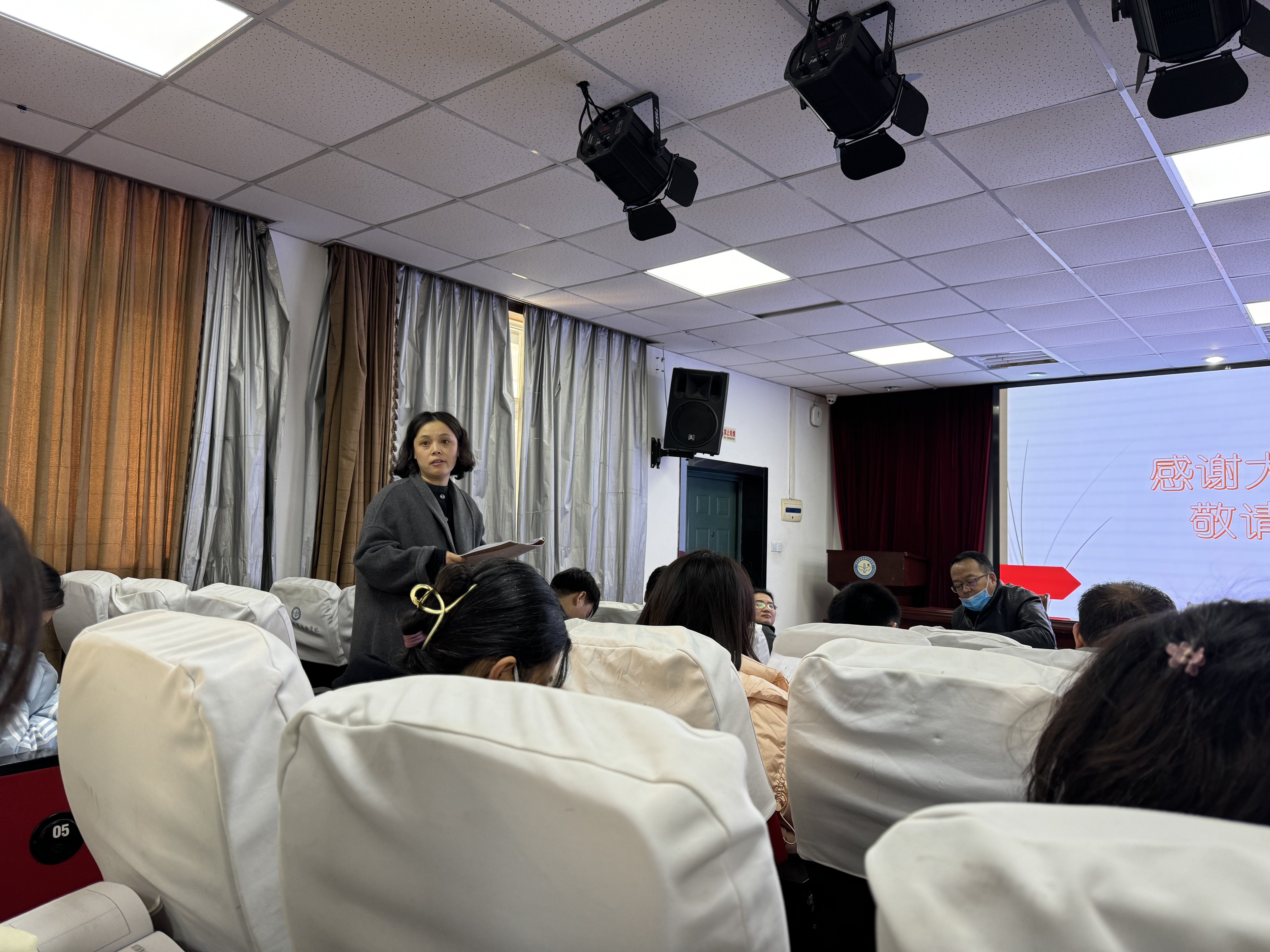 2023.11.28理性思维跃动感性课堂  研讨促学推进课程思政_html_44c39708.jpg