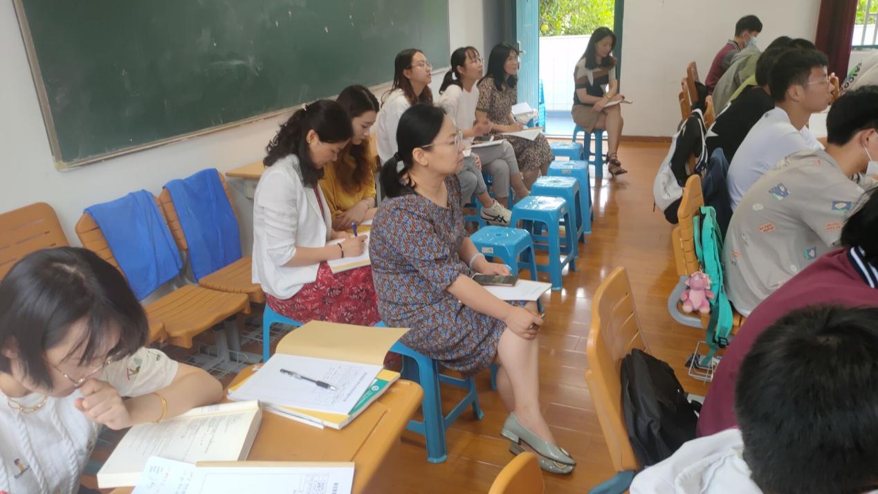 开学第一课  亮出新态度_html_4e4abdc5.jpg