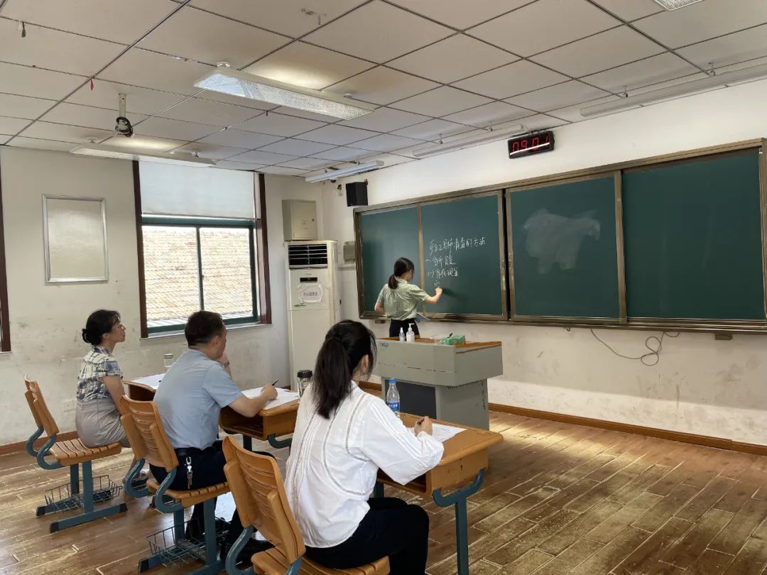2022年合同制教师招聘工作顺利完成_html_m13d92290.jpg