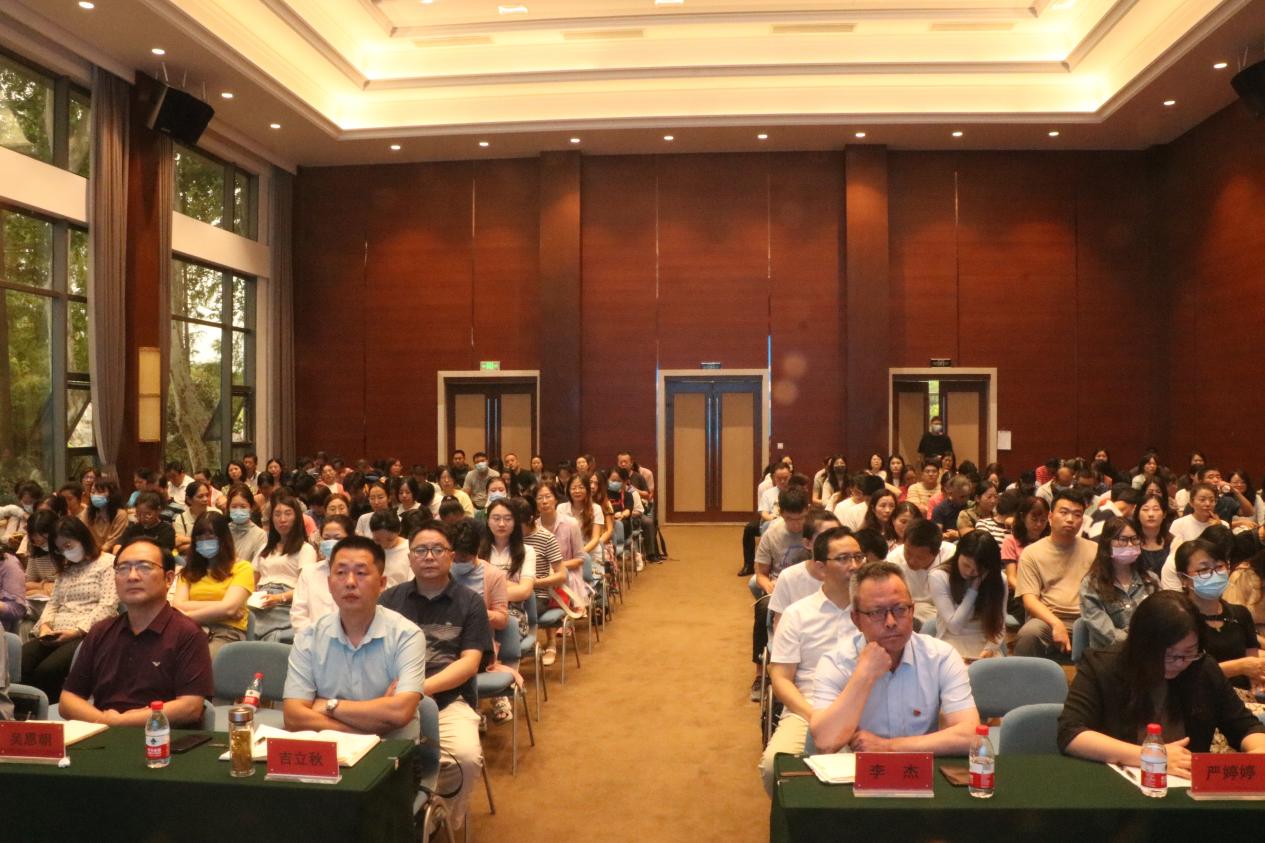 推进高质量  迈向新台阶 ---2022年暑期培训暨开学工作会议_html_f4b2c62.jpg