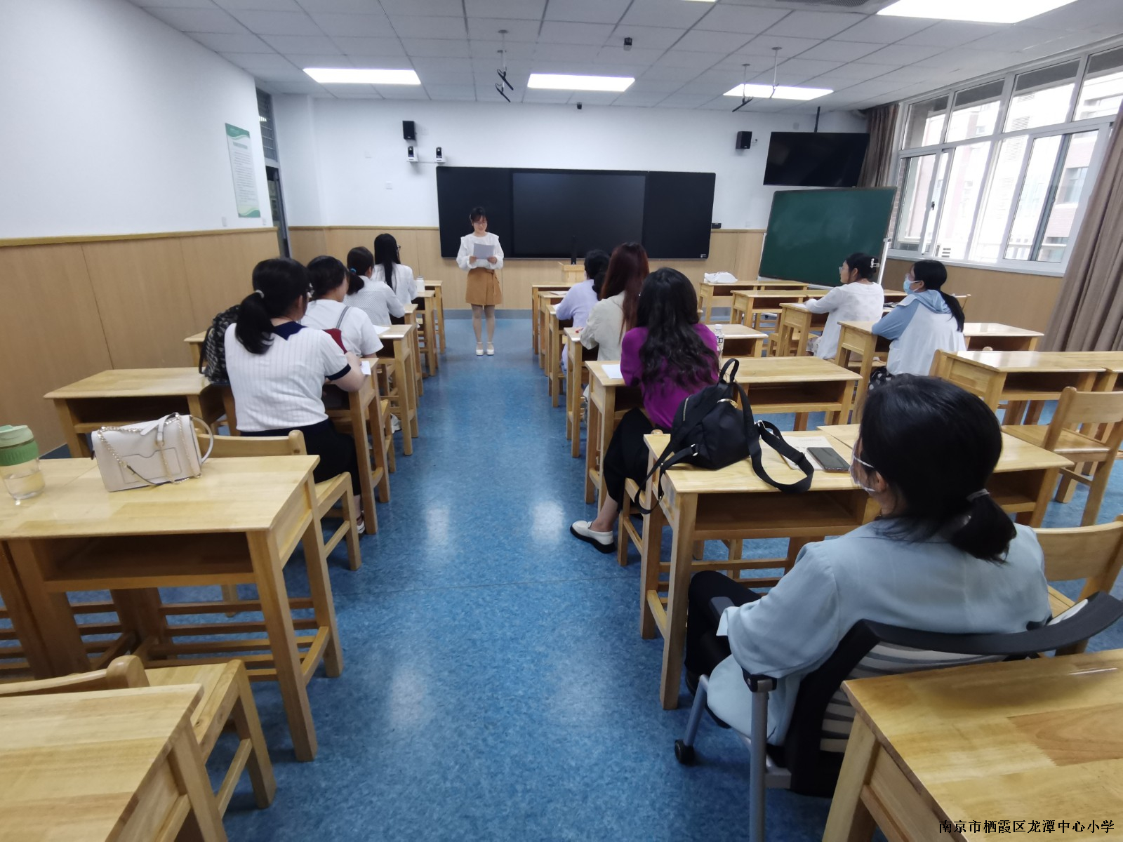 【灵美龙小】凝集体智慧减负增效共成长