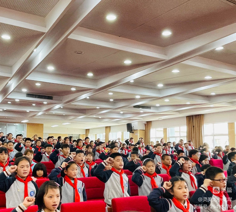 【灵美龙小&middot;龙岸】喜迎二十大，争做好队员——龙潭中心小学龙岸花园校区二年级第二批分批入队仪式_html_691961c4.jpg