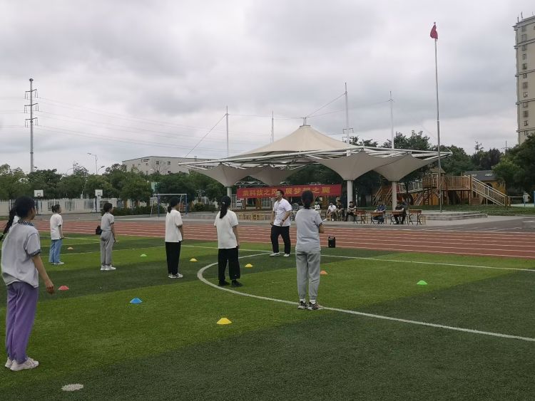 灵美龙小江畔体育5月份教研_html_28db3a0d.jpg