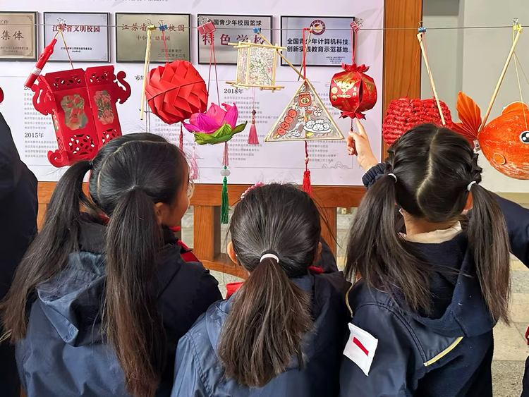 2025.2.12巧手花灯闹元宵 传统文化润童心——龙潭中心小学开展“我们的节日&middot;元宵”主题活动_html_m1caa420c.png