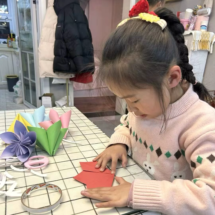 2025.2.12巧手花灯闹元宵 传统文化润童心——龙潭中心小学开展“我们的节日&middot;元宵”主题活动_html_5024277f.png