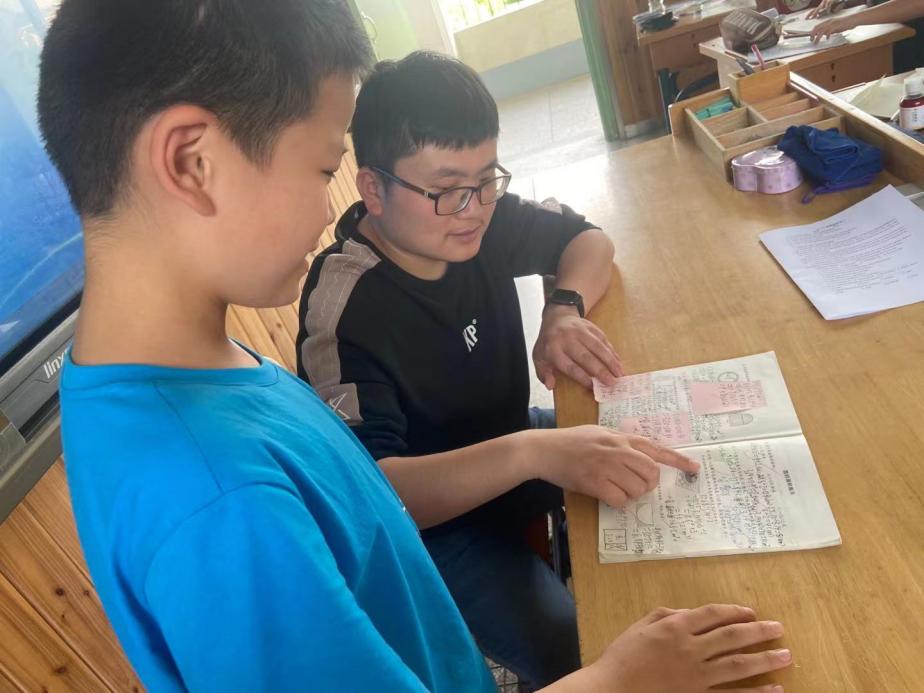 【江畔先锋·特色活动】我为群众办实事—龙潭中心小学江畔人家校区5月“灵美星”帮扶活动