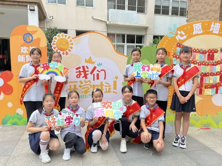 【灵美龙小&middot;江畔】讲文明爱劳动 筑新梦跃新程——龙潭中心小学江畔人家分校举行2023年秋季学期开学典礼暨入学仪式_html_25472093.jpg