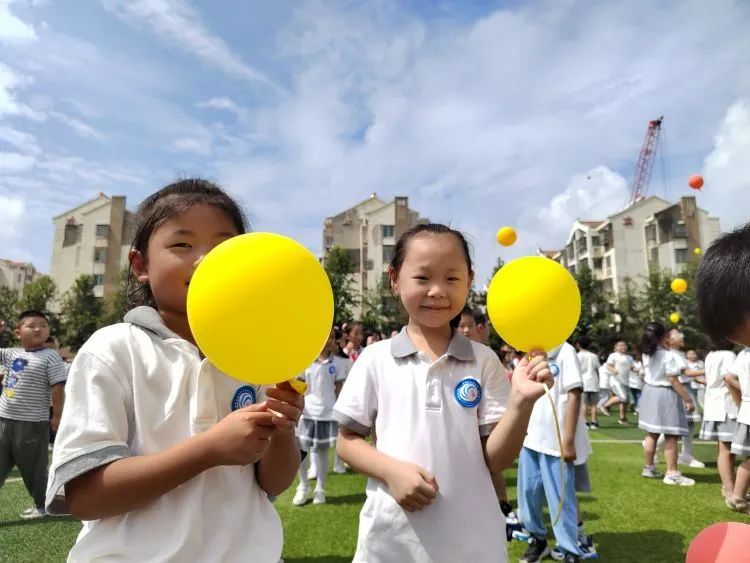 【灵美龙小&middot;江畔】讲文明爱劳动 筑新梦跃新程——龙潭中心小学江畔人家分校举行2023年秋季学期开学典礼暨入学仪式_html_m645a1e97.jpg