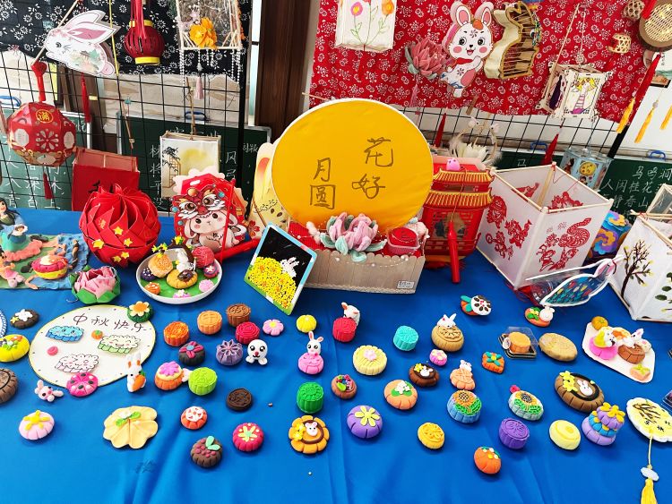 【灵美龙小】月满映童心•古韵迎中秋——龙潭中心小学组织开展中秋节系列活动_html_998a725.jpg