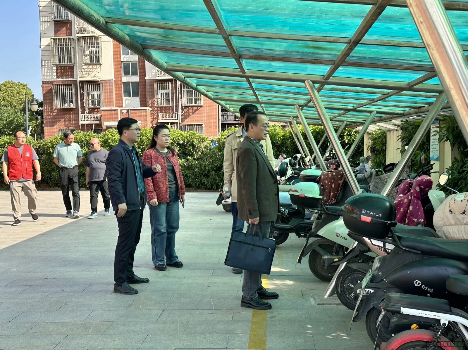 安全检查——教育局安全工作组领导莅临江畔人家分校进行检查