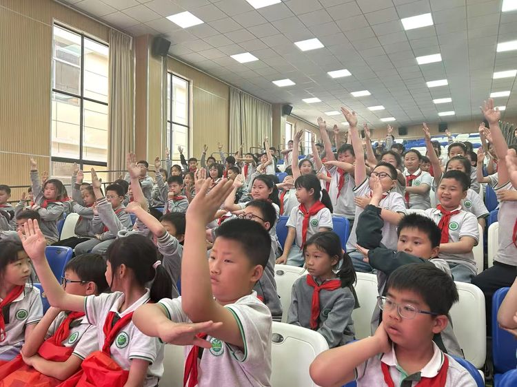 4.15“网络安全宣传进校园”——记靖安小学国家安全教育日活动_html_m68ca7346.jpg