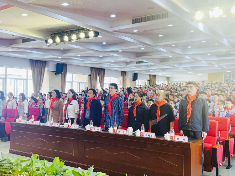 【灵美龙小】筑梦新时代 争做好队员—龙潭中心小学召开第五次少先队代表大会员_html_4425c8c7.jpg
