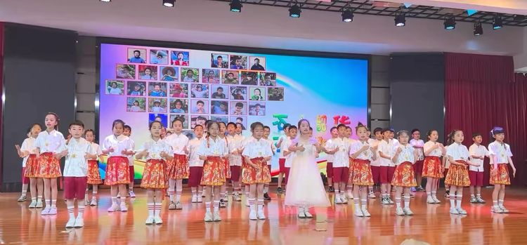 2025.5.22少年凌云志 不负好“拾”光——龙潭中心小学举行三年级十岁成长仪式_html_m20a25838.jpg