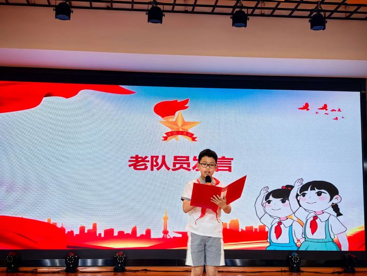 2025.5.30牢记党的教导 争做强国少年——龙潭中心小学举行一年级分批入队仪式_html_m752af092.jpg