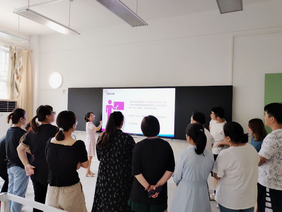 【灵美龙小·江畔】   新媒体新技术在教学中应用(一)