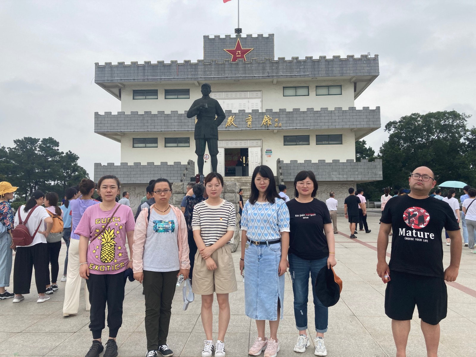 【江畔先锋】弘扬长征精神，争做时代新人—龙潭中心小学江畔人家校区党支部组织重走长征之路活动