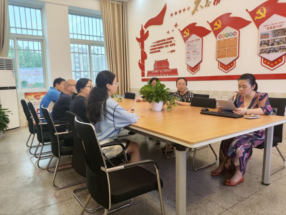 江畔先锋6月书记党课_html_m157fecf2.jpg