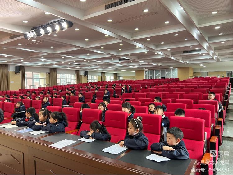 【灵美龙小·龙岸】童心向党，圆梦中华——龙潭中心小学龙岸花园校区“英烈故事我来讲”演讲比赛_html_m28b48041.jpg