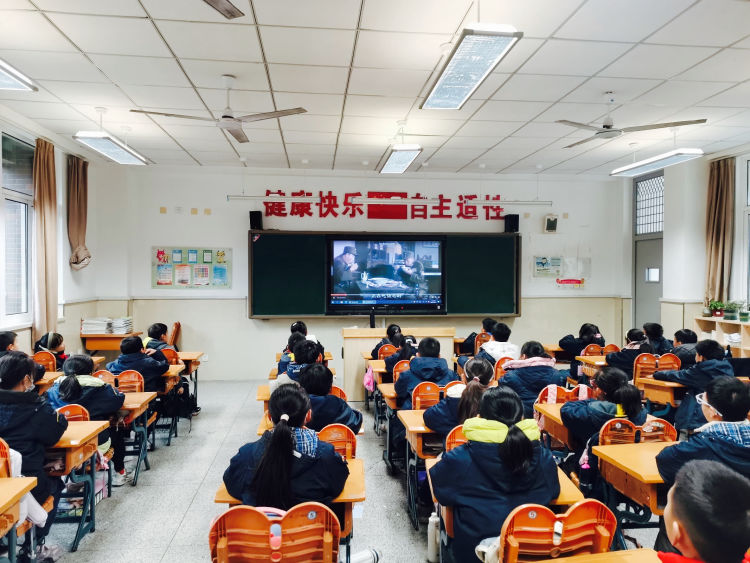 【灵美龙小】勿忘国耻 圆梦中华——龙潭中心小学举办“勿忘国耻 圆梦中华”主题教育活动_html_m30c8471a.jpg