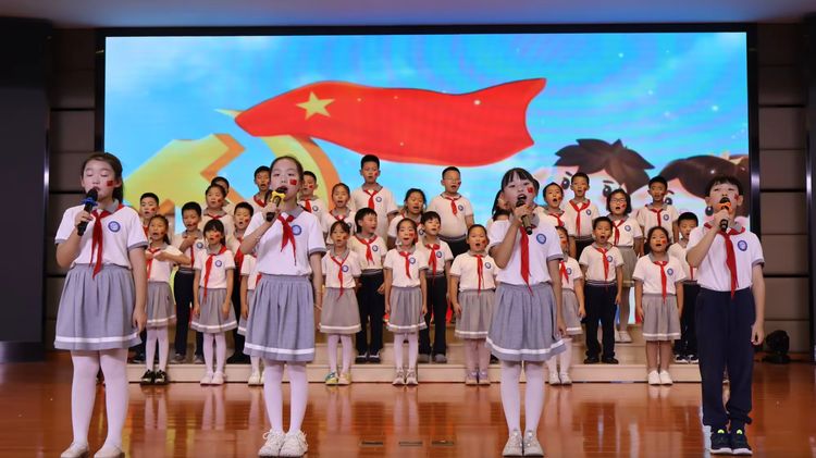 2025.9.28红歌嘹亮 童心向党——龙潭中心小学开展“红领巾爱祖国”校园合唱比赛_html_mcfad72f.jpg