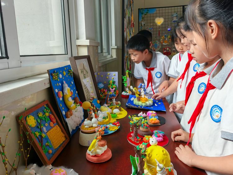 2025.9.30童心筑月 情满中秋——龙潭中心小学开展“我们的节日·中秋”系列活动_html_m7b447b22.jpg